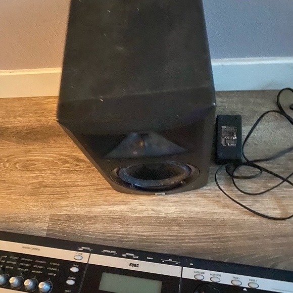 Krong keyboard, jbl speaker - Picture 3 of 8